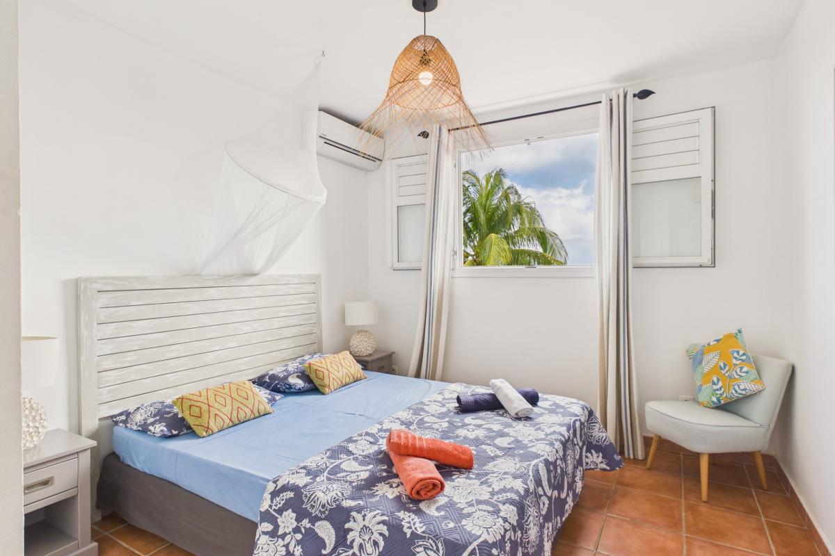 Location villa 6 personnes martinique chambre 3 vue fenetre